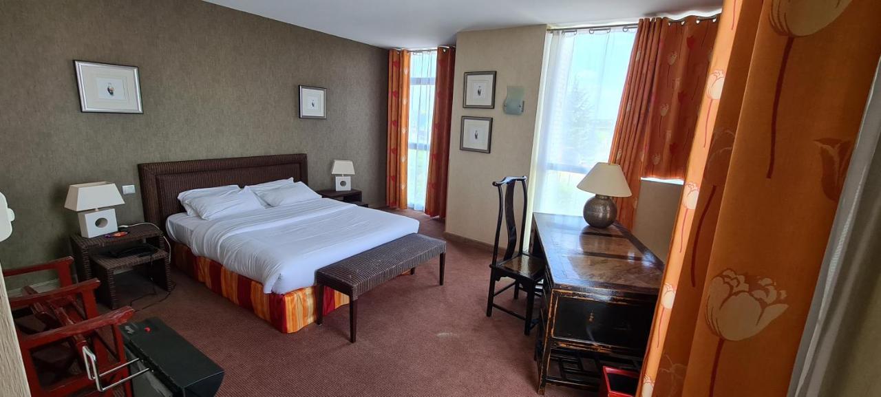 Hostellerie Saint Vincent Beauvais Aeroport Esterno foto