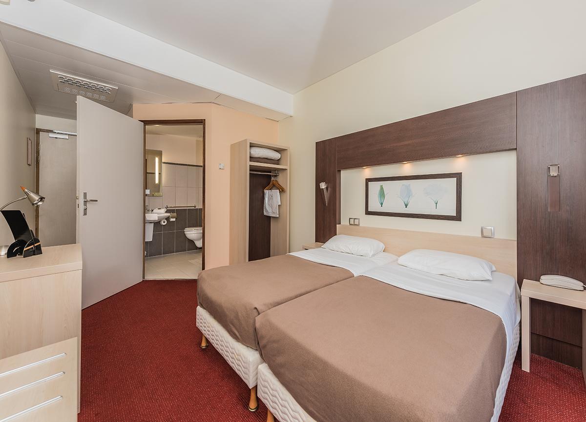 Hostellerie Saint Vincent Beauvais Aeroport Esterno foto