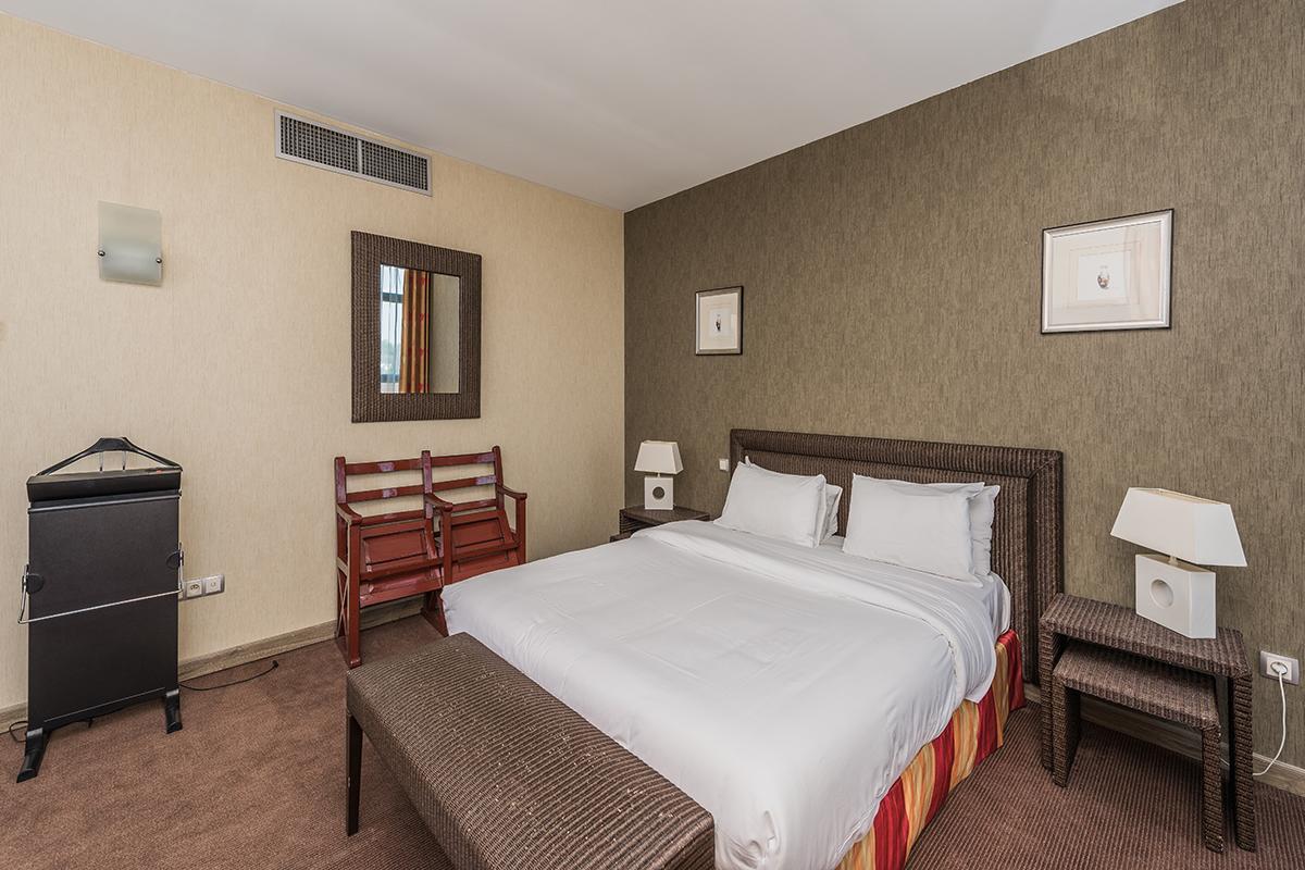 Hostellerie Saint Vincent Beauvais Aeroport Esterno foto